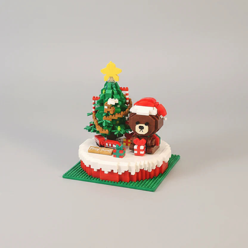 Christmas tree and bear on building plate | Building bricks